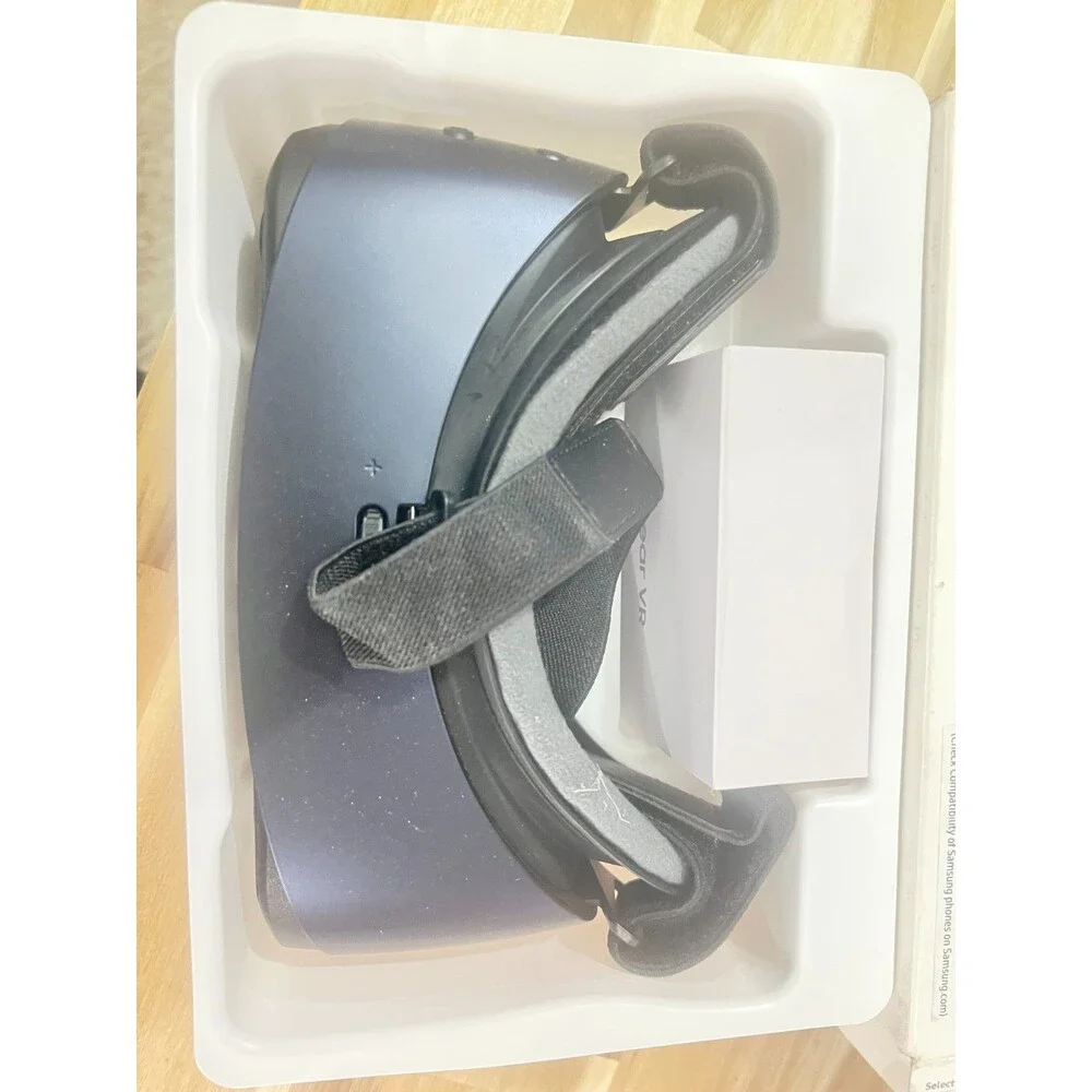 Samsung Gear VR, Black,‎ slightly used, Good Condition.